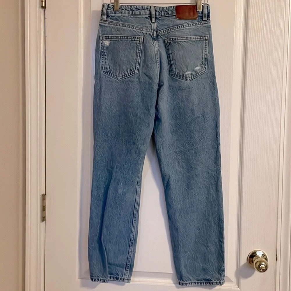 Zara Distressed Light Wash Mom Jeans 6 Denim Basic Casual Comfort‎ Relaxed